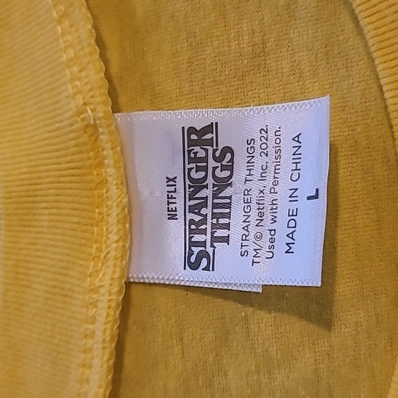 STRANGER THINGS Surfer Boy Pizza Short Sleeve Graphic T-shirt, Unisex - Picture 6 of 9